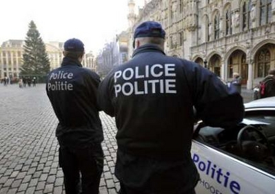 Trei români, arestați în Belgia pentru că ar fi încercat să răpească un copil - police-1333704449.jpg