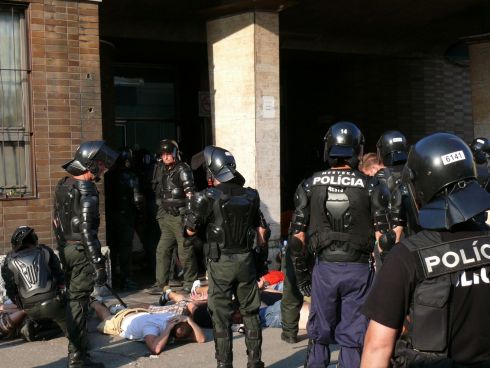 Poliția slovacă a reținut 78 de imigranți ilegali în două camioane, îmbarcați probabil în România - politi-1510678361.jpg