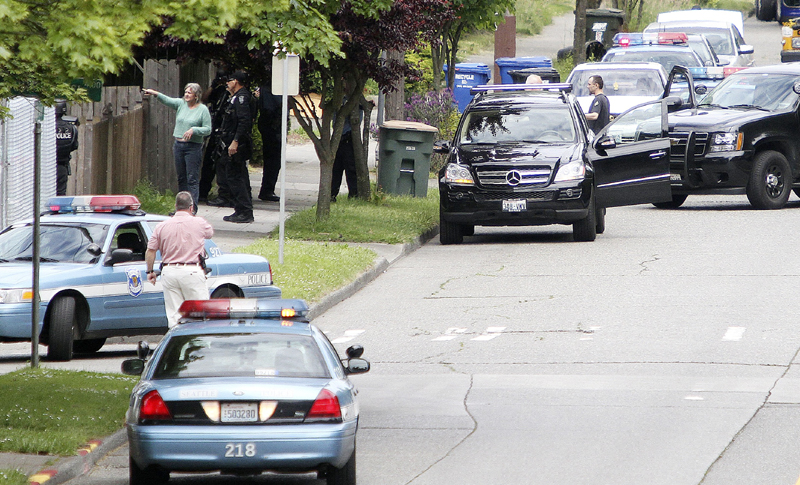 Autorul atacului din Seattle s-a sinucis în fața poliției - politia-1338469230.jpg