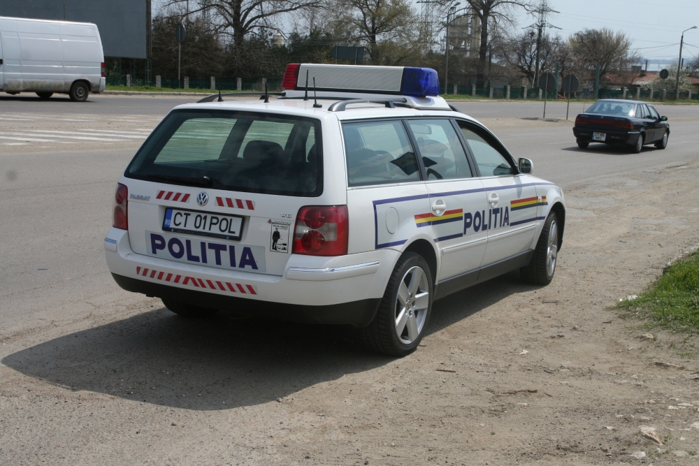 Un șofer băut a lovit o mașină pe bulevardul Aurel Vlaicu - politia-1339401734.jpg