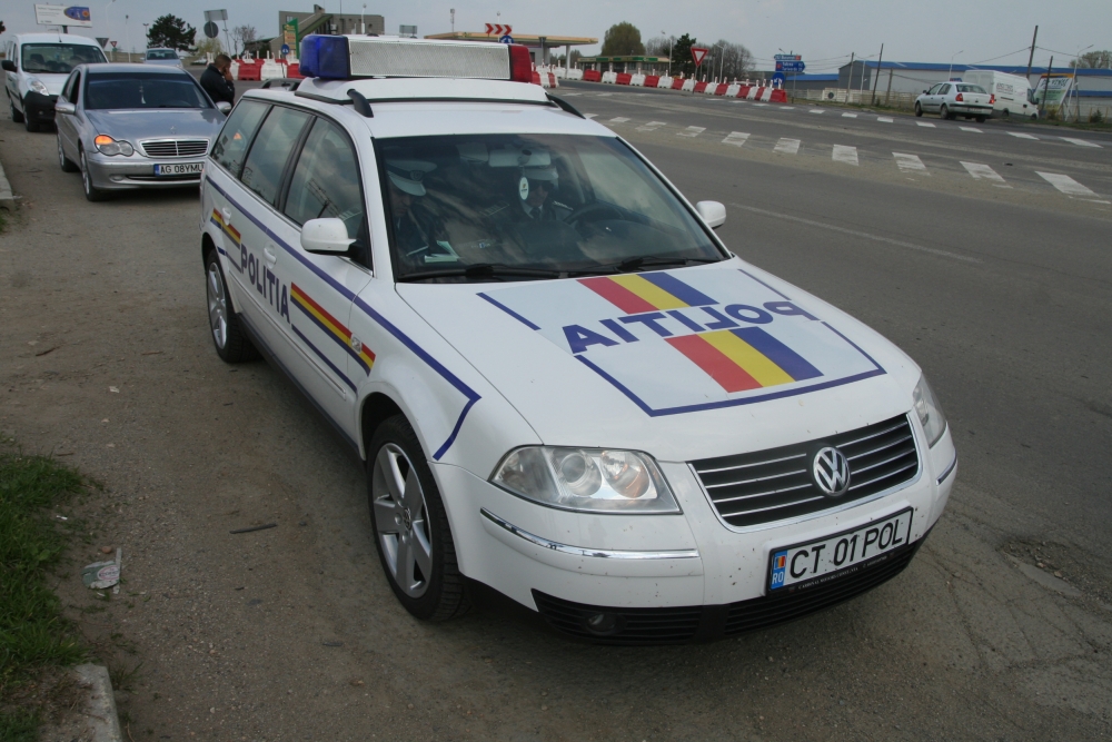 Peste 2.000 de conducători auto, sancționați de Poliție în ultimele 24 de ore - politia-1367761198.jpg