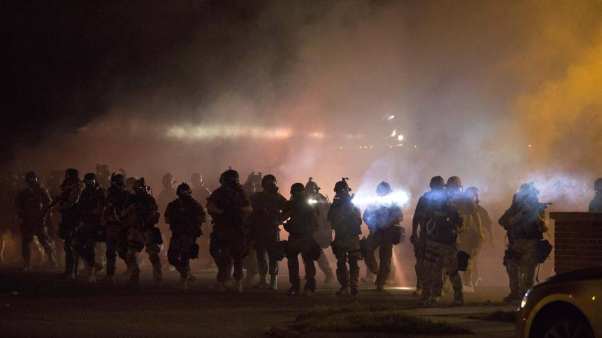 Protest de amploare în orașul american Ferguson - politia-1408348905.jpg