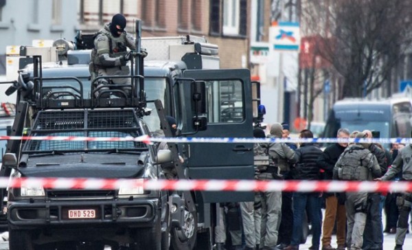 MAE: Atenționare de călătorie, după ridicarea nivelului de alertă teroristă în Belgia - politia-1448108083.jpg