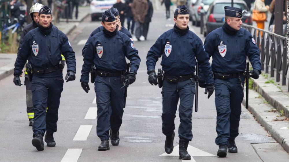 Un minor a fost reținut la Paris. El ar fi plănuit un atac terorist - politia-1473602051.jpg