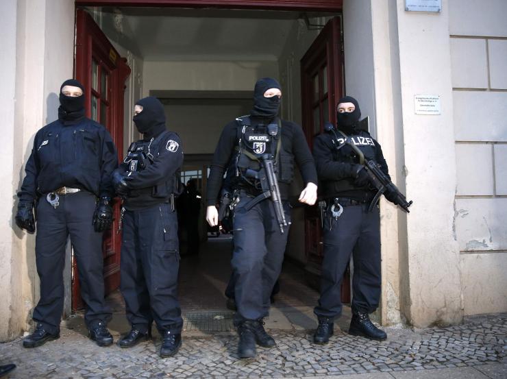 Bărbat din Germania, zidit în casă de persoane necunoscute - politia-1483548953.jpg