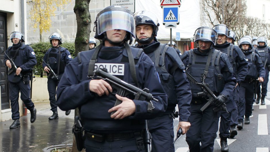 Suspecți de terorism arestați în Franța - politia-1487694889.jpg