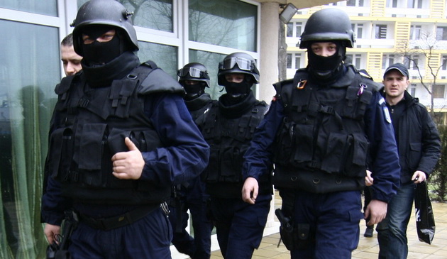 Zeci de polițiști români, în misiune la Paris - politia-1544629912.jpg