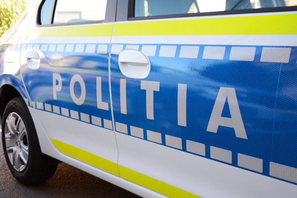TIR condus de şofer român, accidentat de o femeie care a intrat pe contrasens - politia-1618064235.jpg