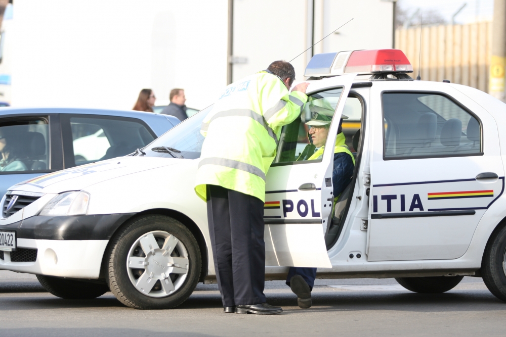 Agenții de pază din Constanța, verificați de polițiști - politia13539308781355917374-1398776604.jpg