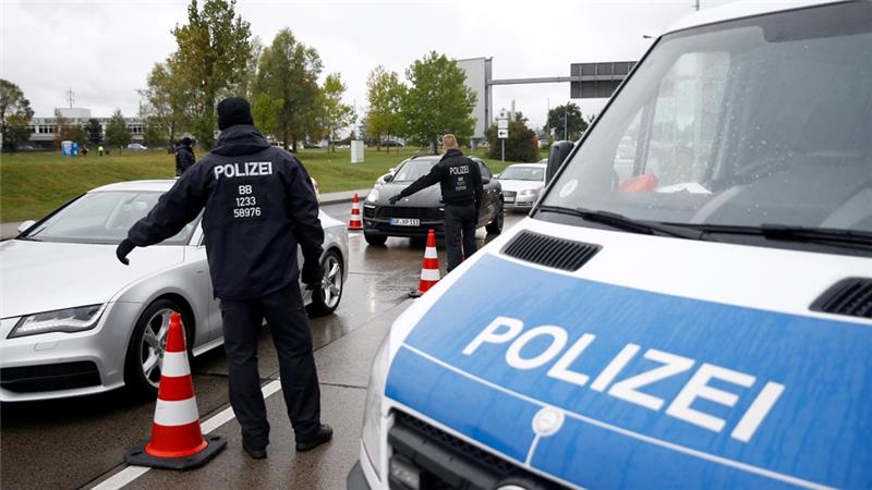 Poliția germană a arestat, sâmbătă, un individ suspectat că ar fi cerut de la Statul Islamic 180.000 de euro în schimbul unor atentate - politia2-1483371921.jpg