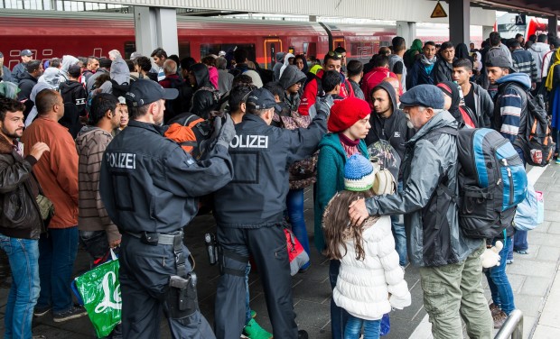 Germania oferă bani refugiaților dispuși să se întoarcă în țările lor - politia2-1486740412.jpg