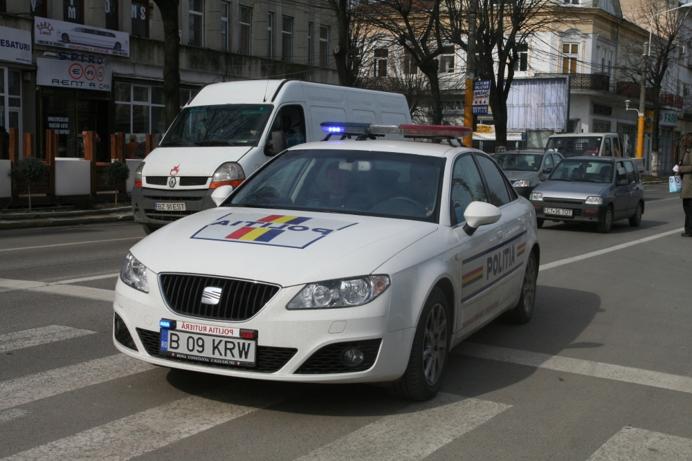 Puzderie de șoferi beți și fără permis, pe șoselele din Constanța - politia3-1362915793.jpg