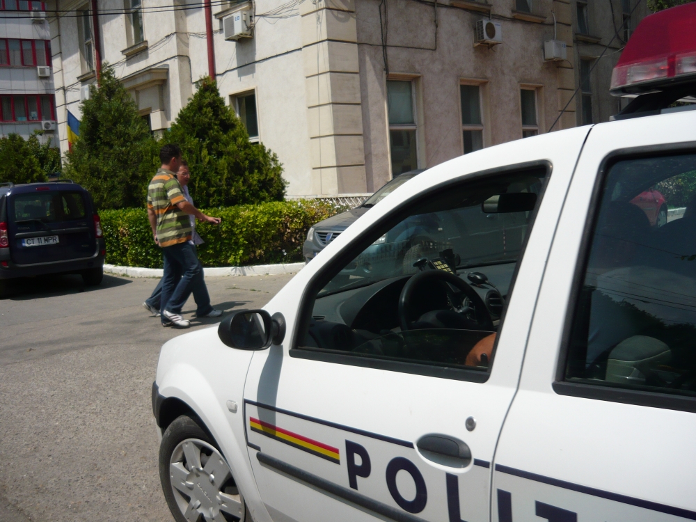 Femeie de afaceri din Constanța, ajutată de un polițist LA FURAT - politia3134849137113927128691407-1441367532.jpg
