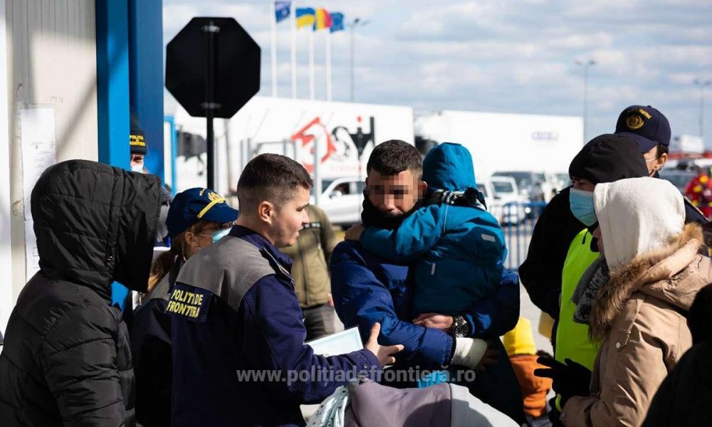 Din ce în ce mai mulţi ucraineni, la trecerile de frontieră din România. Aproape 34.000 au intrat în ţară în 24 de ore - politiadefrontiera1-1646640402.jpg