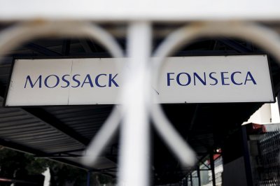Descindere la birourile Mossack Fonseca din Panama City - politiadinpanama-1460531269.jpg