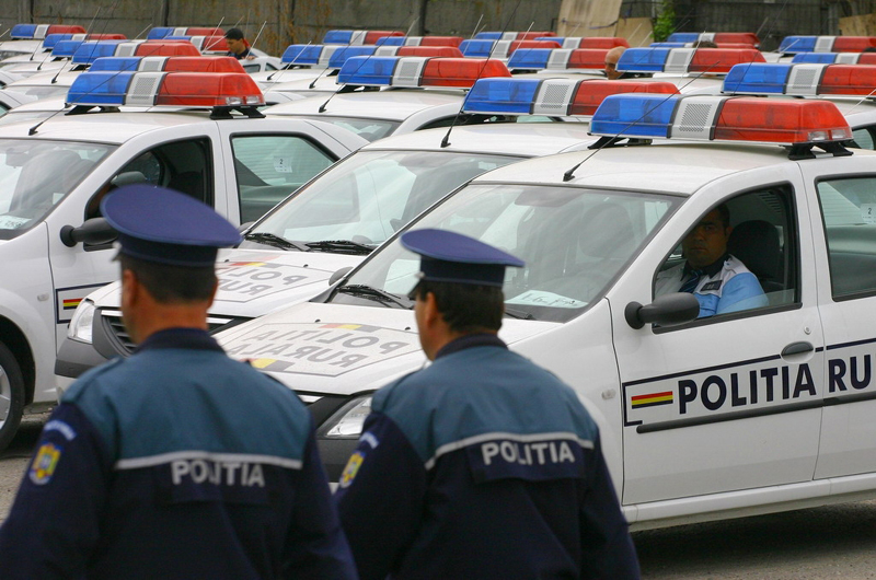 Mai puțini polițiști corupți în 2013 - politiaromanamaiputinipolitistic-1392145444.jpg