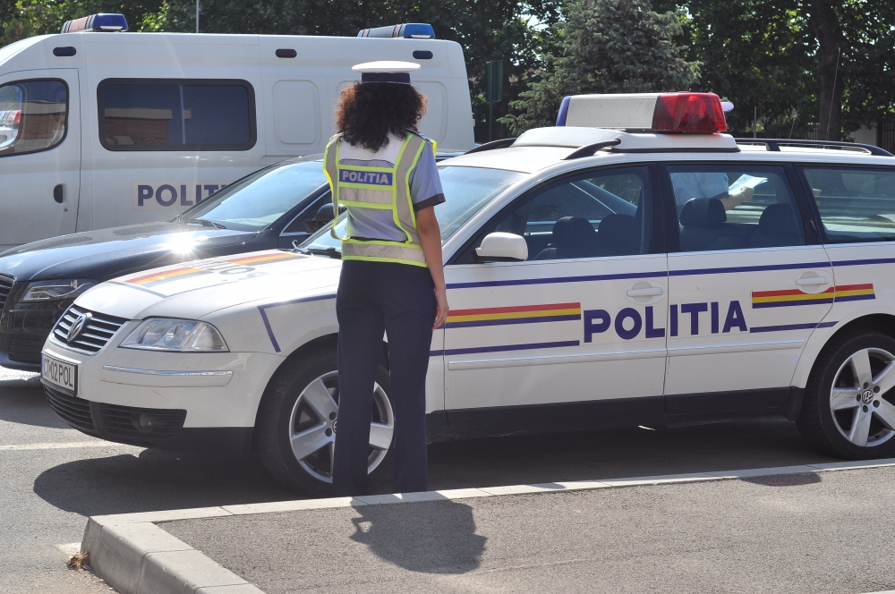 Atenție, șoferi! Unde acționează, astăzi, polițiștii rutieri - politiarutierapolitistimasinapol-1408520140.jpg