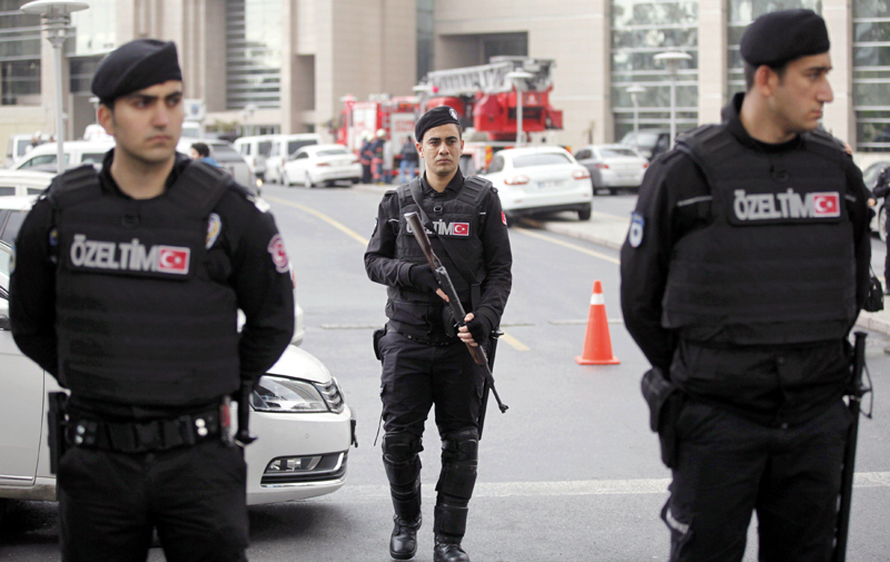 Poliția turcă a început o operațiune contra adepților de rang înalt ai lui Gulen - politiaturca-1481202588.jpg