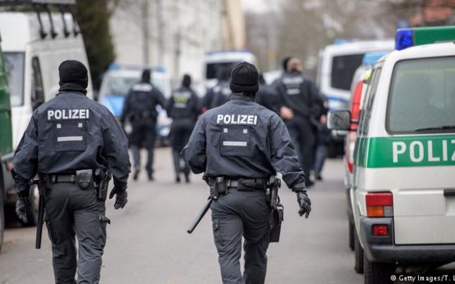 Poliția din Germania a arestat patru presupuși membri ISIS care pregăteau atentate - politiegermania-1586944404.jpg