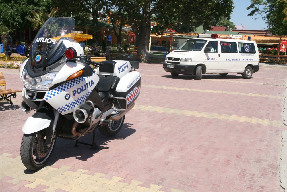 Polițist pe motocicletă, lovit de o mașină. Se îndrepta către un accident mortal! - politistaccident-1588506525.jpg