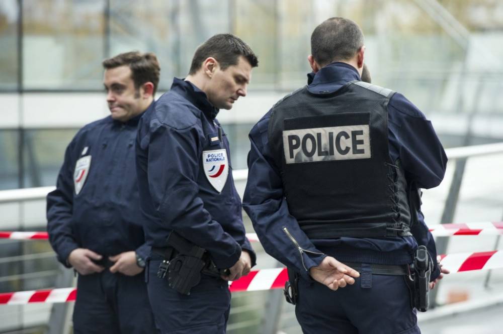 Atac în Franța: Două persoane înjunghiate mortal în gara din Marsilia. Agresorul a fost împușcat de poliție - politistfranta1024x681-1506890710.jpg