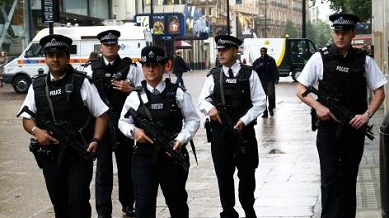 Un sfert dintre cei mai căutați infractori străini din Marea Britanie sunt români - politistibritanici25697400-1327478234.jpg