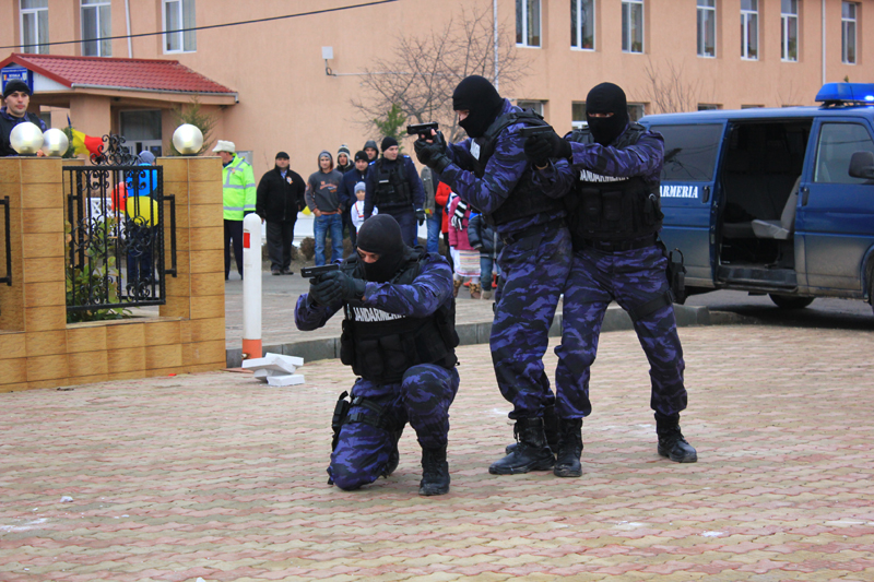 Poliția Română le vine de hac celor mai căutați infractori ai Europei - politistiiromanilevindehacinfrac-1454248615.jpg
