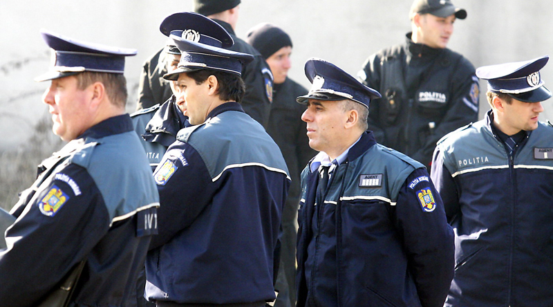 Polițiștii vor primi bani pentru munca prestată în plus - politistiivorprimibani-1403200774.jpg