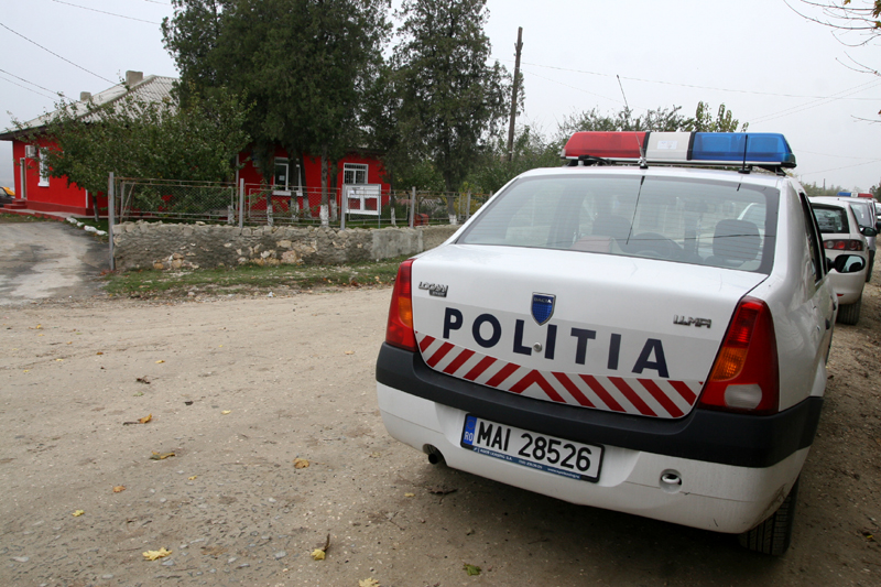 Scandal în stradă la Ovidiu. Polițist acuzat că a bătut un om - politistlocalbataie-1320777335.jpg