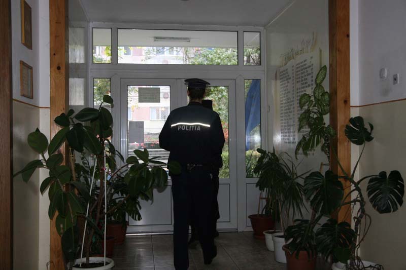 Polițistul prins cu mita în mână, suspendat din funcție - politistulprinscumitainmana-1403888803.jpg