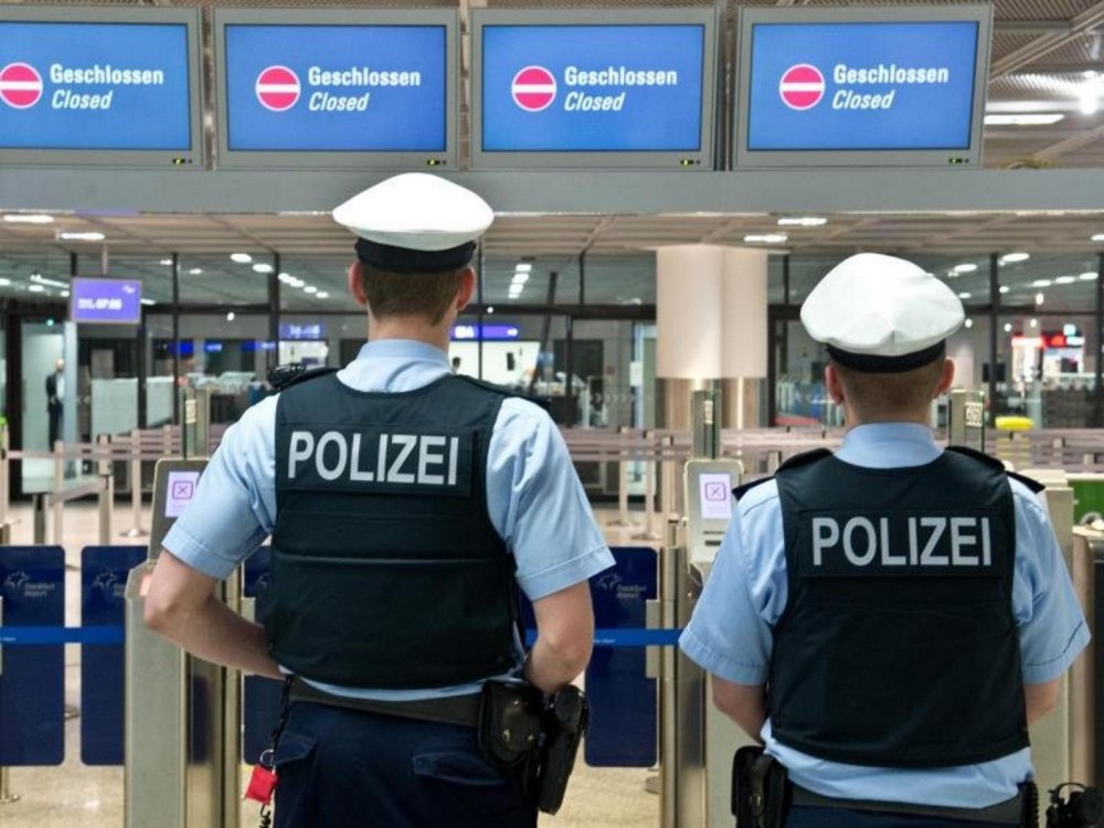 Germania sprijină Poliția Română cu măști chirurgicale și echipamente IT - polizeisiehtsicherheitslueckenin-1588772242.jpg