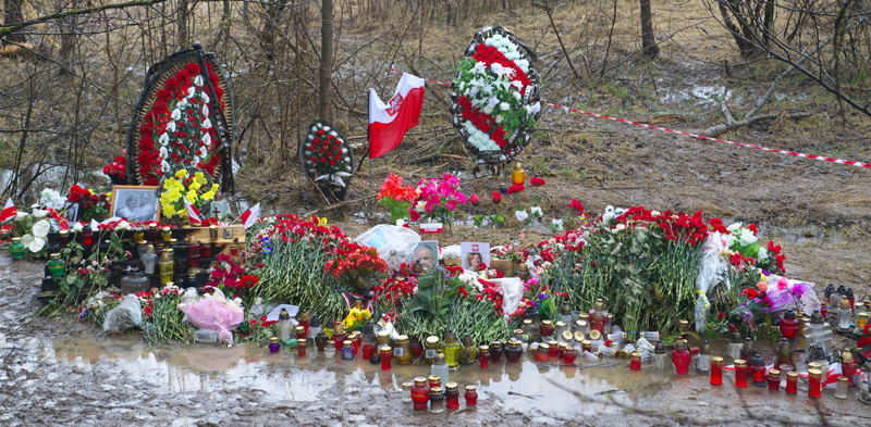 Polonia ar putea exhuma corpurile  a 90 de victime  ale tragediei  de la Smolensk - poloniaexhumare-1460637409.jpg