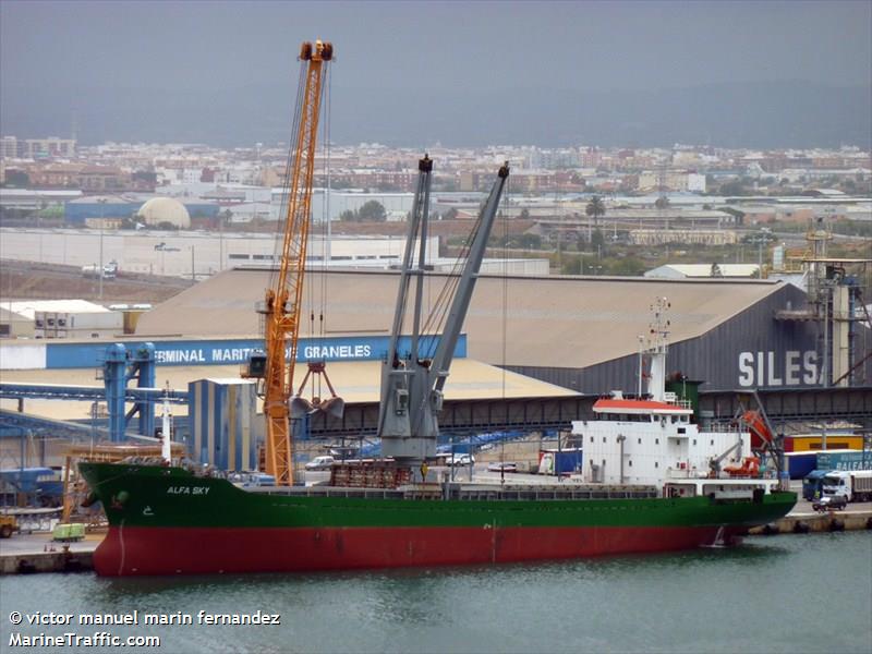 Poluare la bunkerarea unei nave în portul Ceuta - poluare-1457346519.jpg