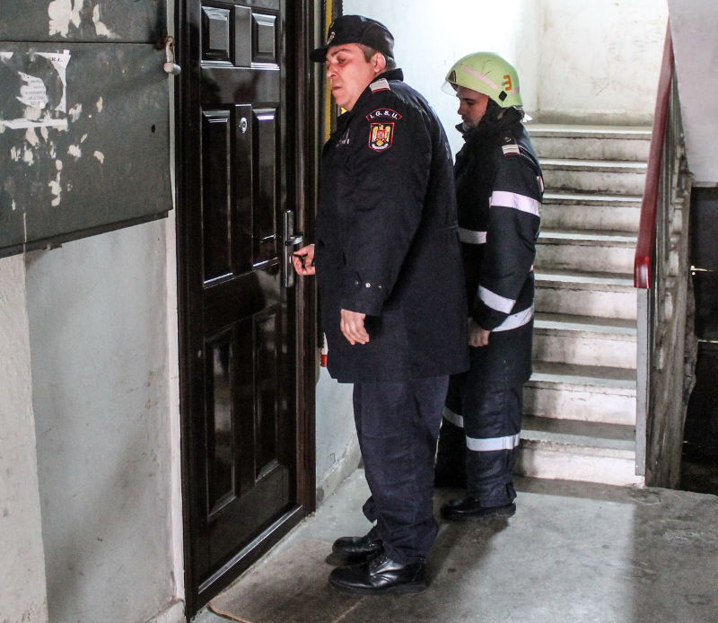 Pompierii, în alertă! Deblocare de ușă în Constanța - pomp-1421830620.jpg
