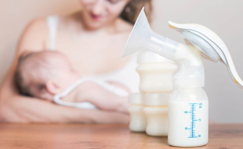 Cât de utilă este pomparea laptelui matern și ce dezavantaje are - pomparelaptematern2-1487084892.jpg