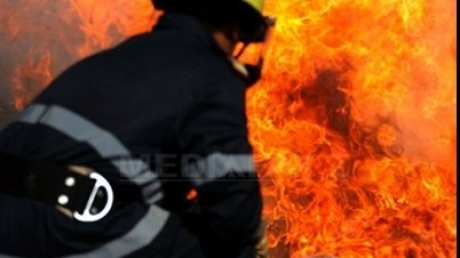 O femeie și fiul ei au încercat să taie o țeavă de gaz cu bomfaierul - pompierflorinbuliga13916800-1310734501.jpg