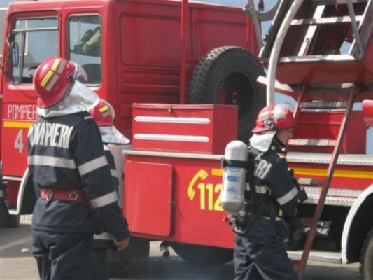 Peste 312 intervenții ale pompierilor, în weekend - pompieri-1661171097.jpg