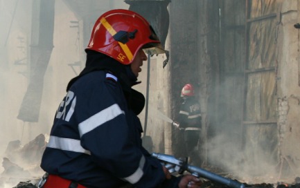 Incendiu la o fermă de animale - pompierien469-1320948309.jpg