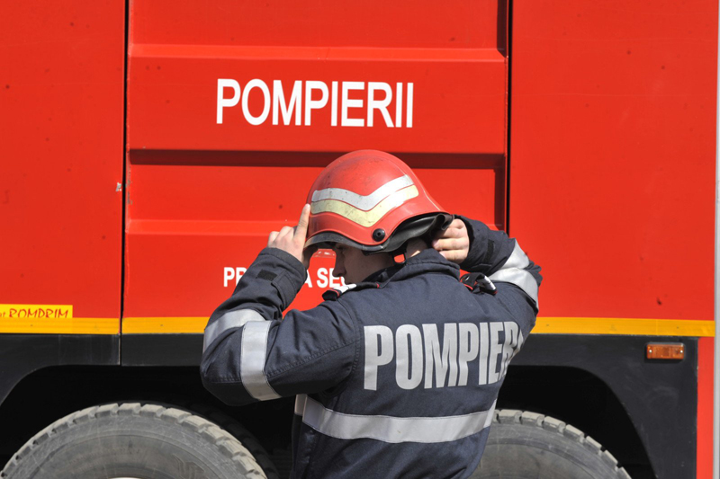 Pompierii participă la activitățile organizate de Sfântul Andrei și Ziua Națională - pompierii-1480443285.jpg
