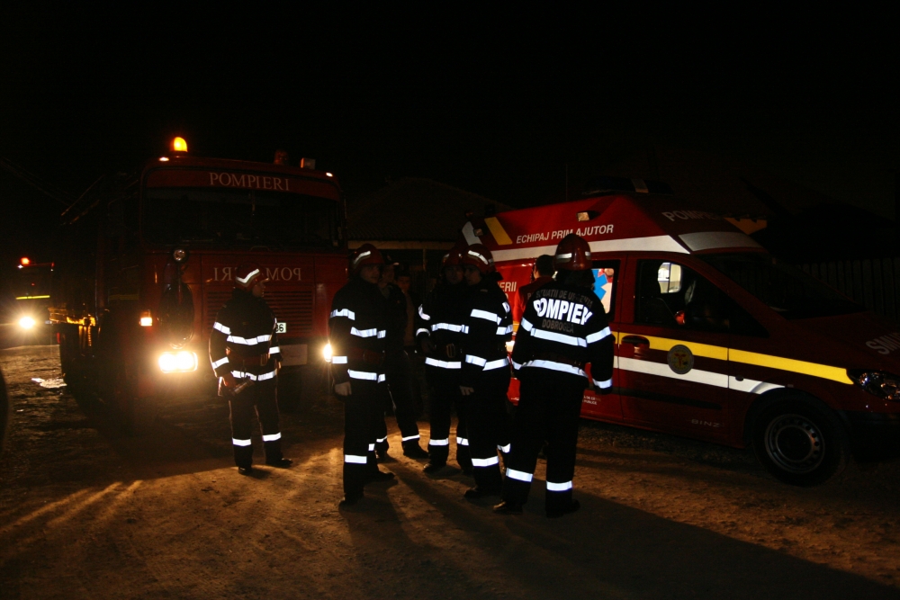 Incendiu lângă Bellagio - pompieriincendiucasa15-1331744957.jpg