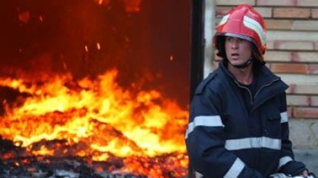Incendiu la un transformator electric din Cernavodă - pompierrealitateanet-1331751862.jpg