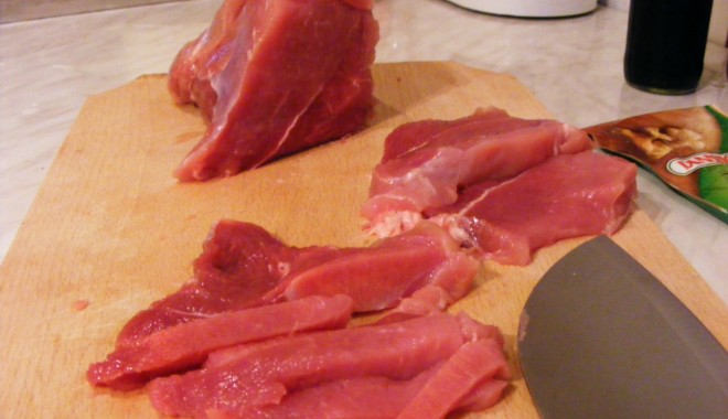 APCPR: Prețurile la carnea de porc vor crește de sărbători cu maximum 15% - porc1323776703-1351774848.jpg