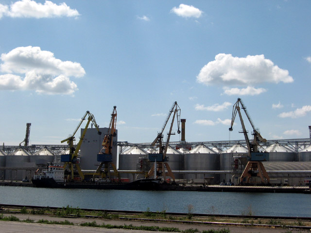 Mari silozari ai portului Constanța învinuiți în dosarul tranzacțiilor cu cereale - port-1345479876.jpg