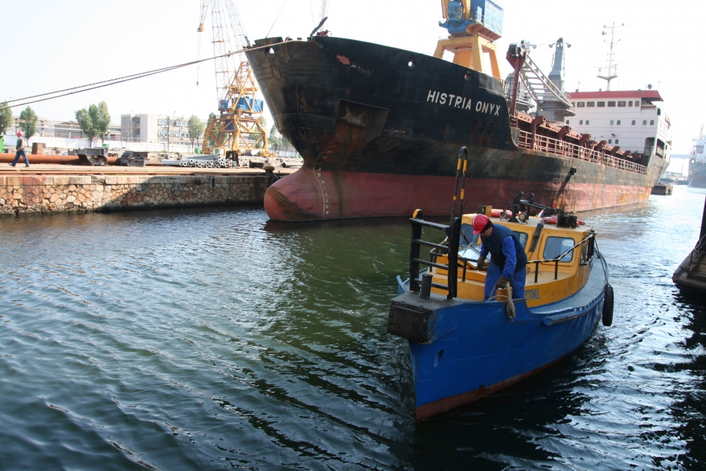 Porturile Constanța și Midia: 26 de nave sub operațiuni de încărcare - descărcare - port-1359016947.jpg