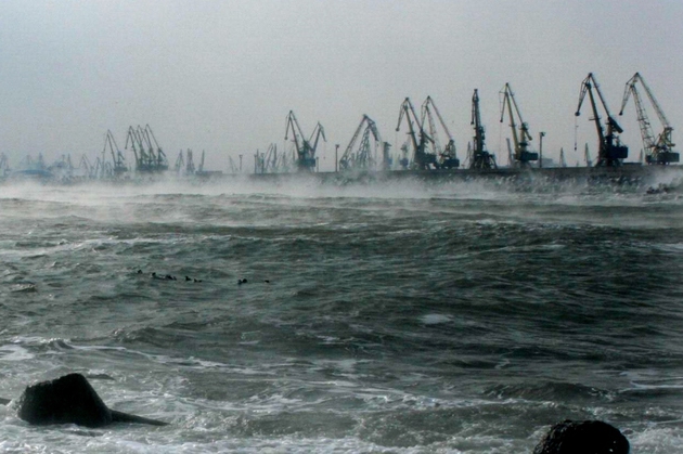 Porturile de la Marea Neagră, ÎNCHISE din cauza vântului puternic - port-1420044713.jpg