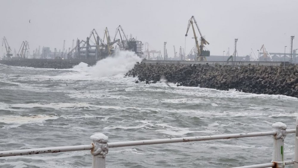 Mai multe porturi din Constanța au fost închise din cauza vântului puternic - port-1669918628.jpg