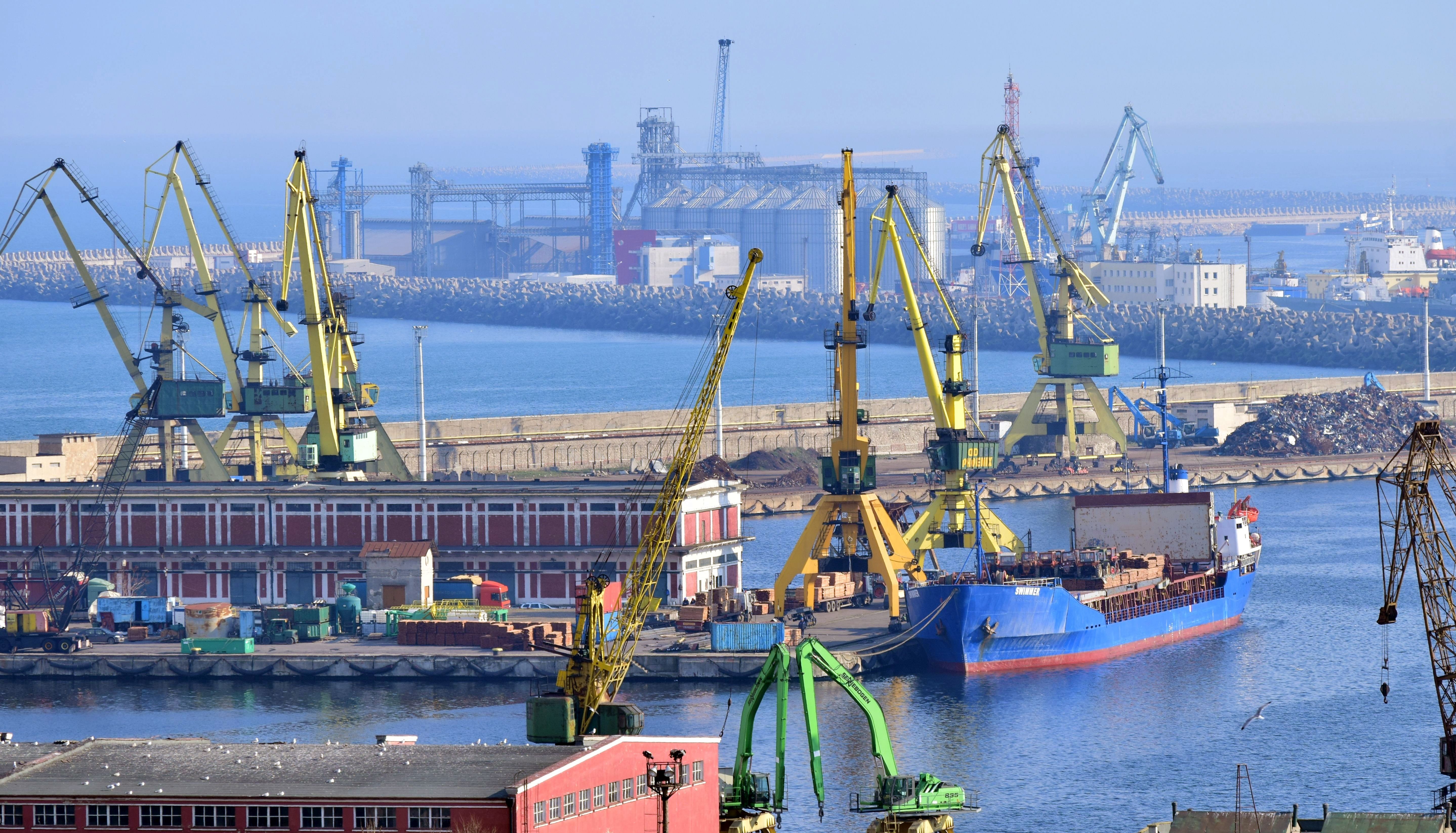 Portul Constanţa, fără obiective, fără criterii de performanţă, rămas mult în urma porturilor europene - port-1715171111.jpg