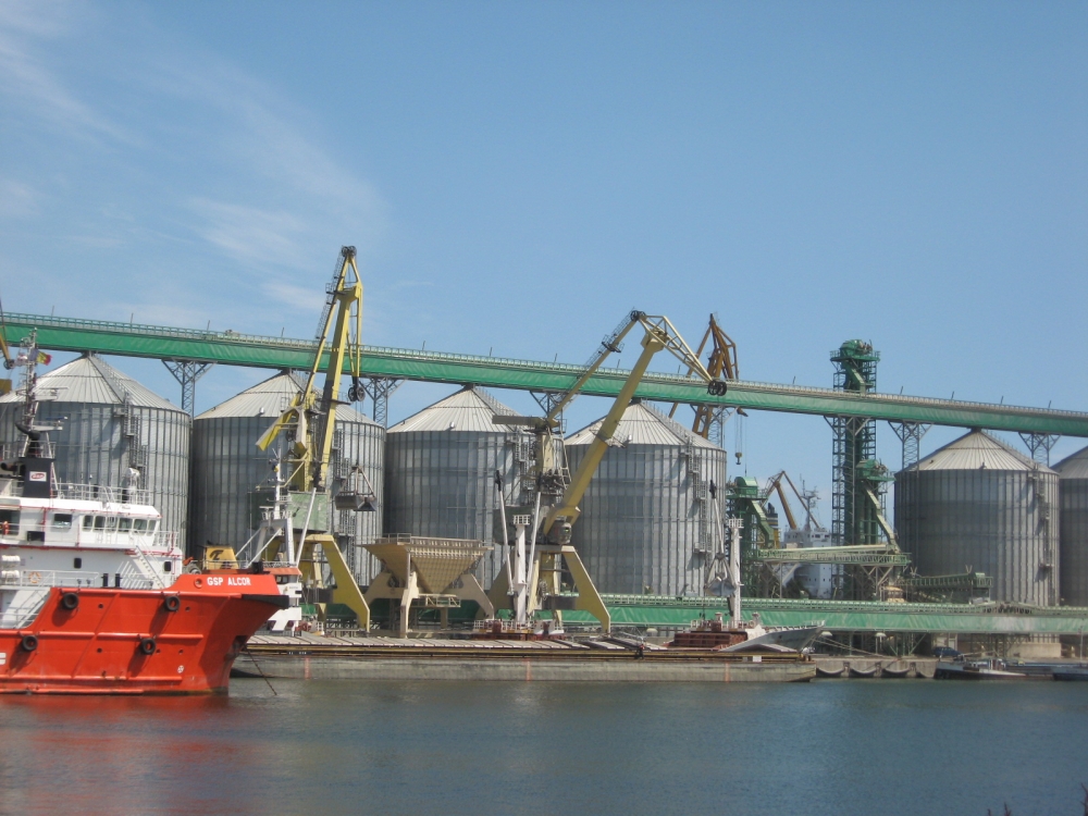 Bilanț negativ al traficului de mărfuri în porturile maritime românești - port1-1313393365.jpg