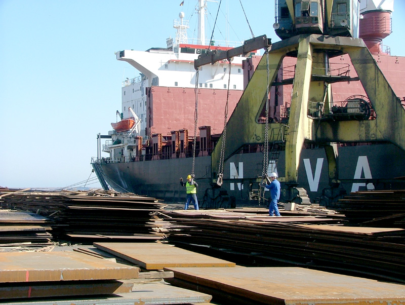 Operatorii din portul Constanța au tras criza economică pe sfoară - port2-1338497395.jpg