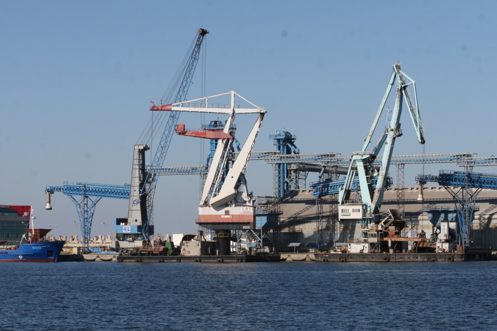 Porturile Constanța, Midia și Mangalia: 35 de nave sub operațiuni de încărcare - descărcare - port2-1358419464.jpg
